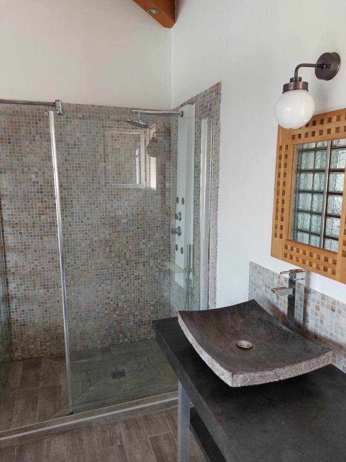 Beautiful Villa With A Stunning View Roujan Екстериор снимка